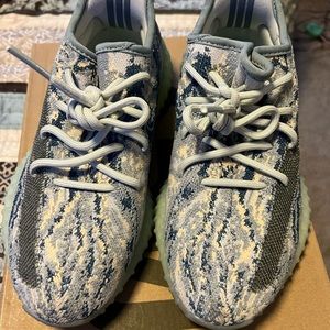 Yeezy Boost 350 v2
